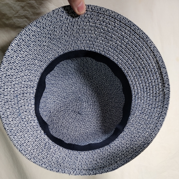 Beautiful NWOT Betmar Jess style sun hat in blue & white poly braid. New no tags - Picture 10 of 10